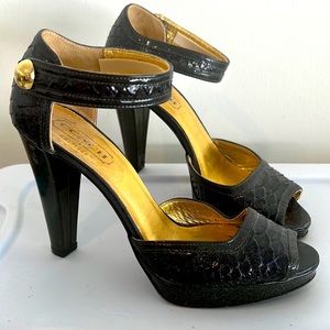 Beautiful crocodile texture heels